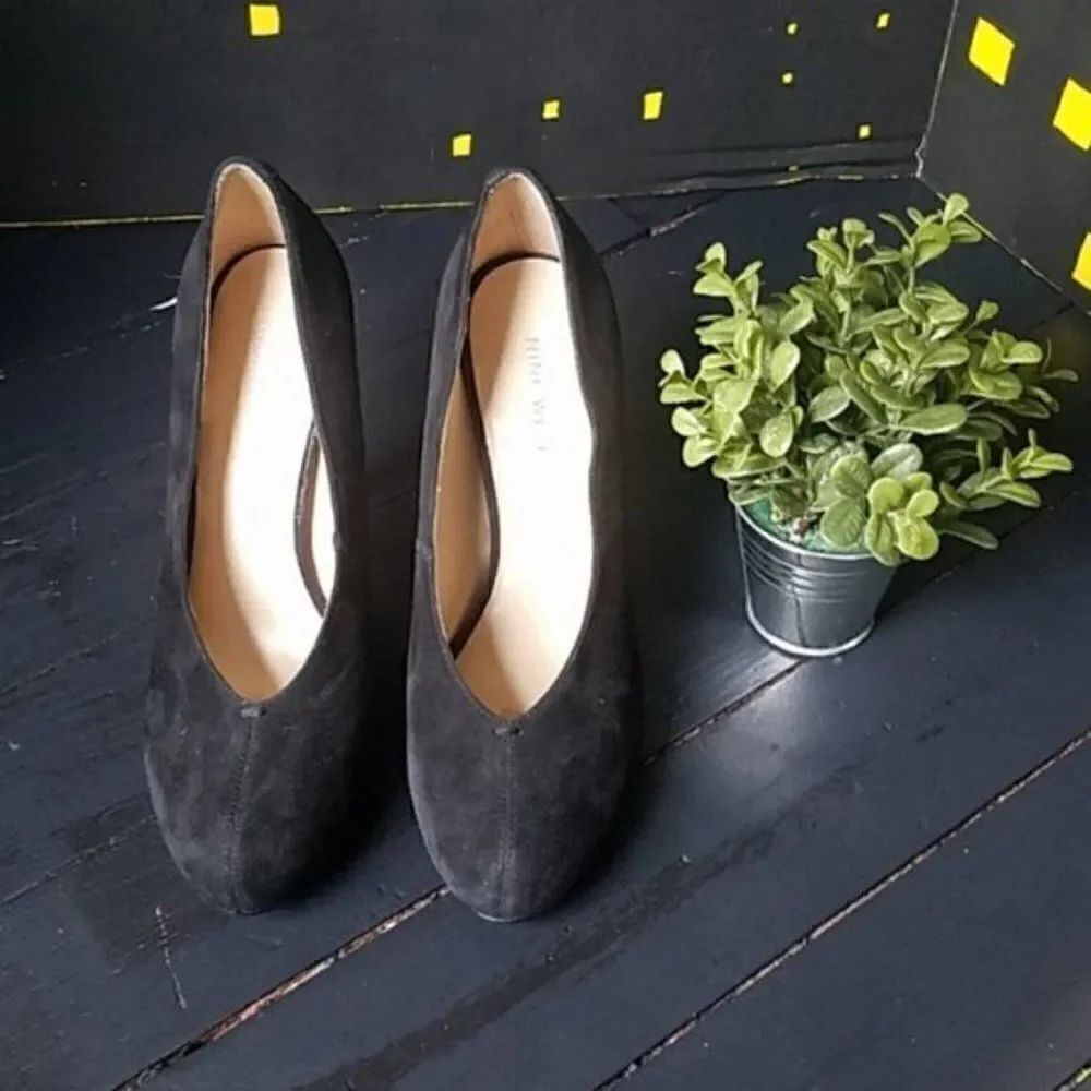 Nine West Suede Pumps - Picture 3 of 9